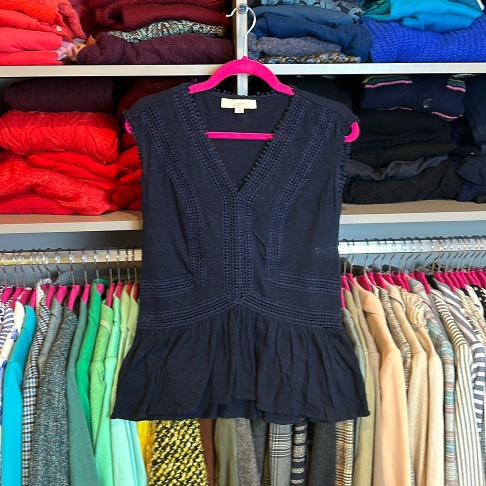 Loft navy sleeveless v neck peplum style embroidered top size XXS​